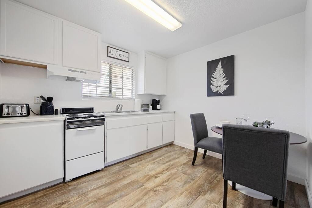 Couples Studio 1 W Full Kitchen Apartman Oakhurst Kültér fotó